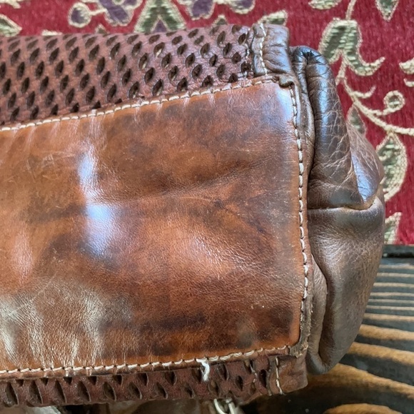 Vive la Difference Italian Brown Leather Crossbody Bag - Picture 4 of 8